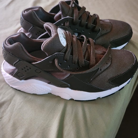 Nike Huraches - Picture 2 of 5